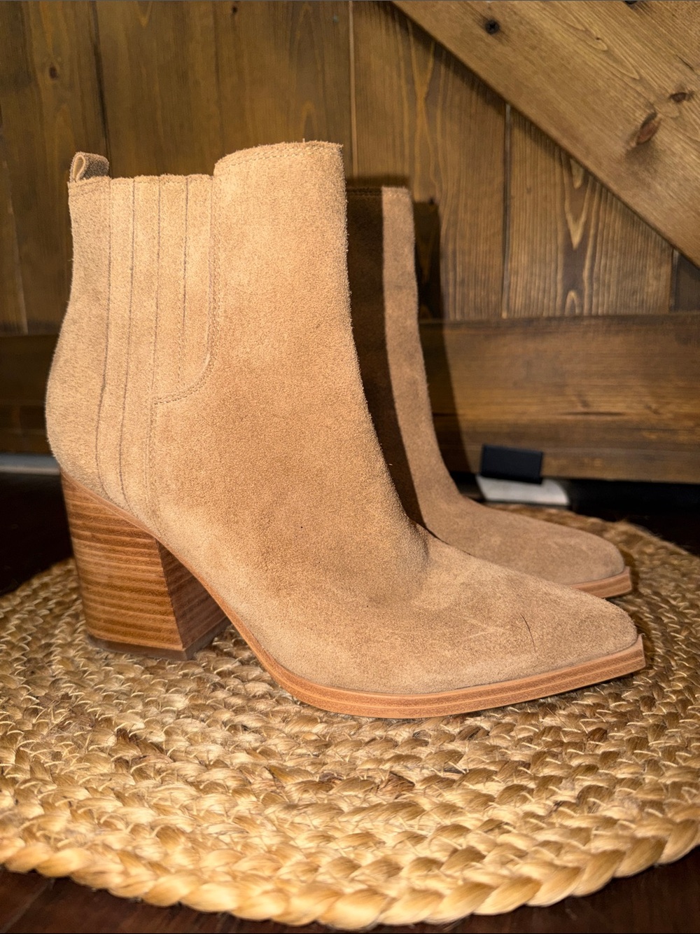 Marc Fisher Oshay Pointed-Toe Suede Ankle Boots tan color size 7.5 - Picture 4 of 6